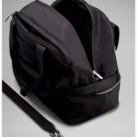Lululemon City Adventurer Duffle Bag 29L - Picture 4 of 11